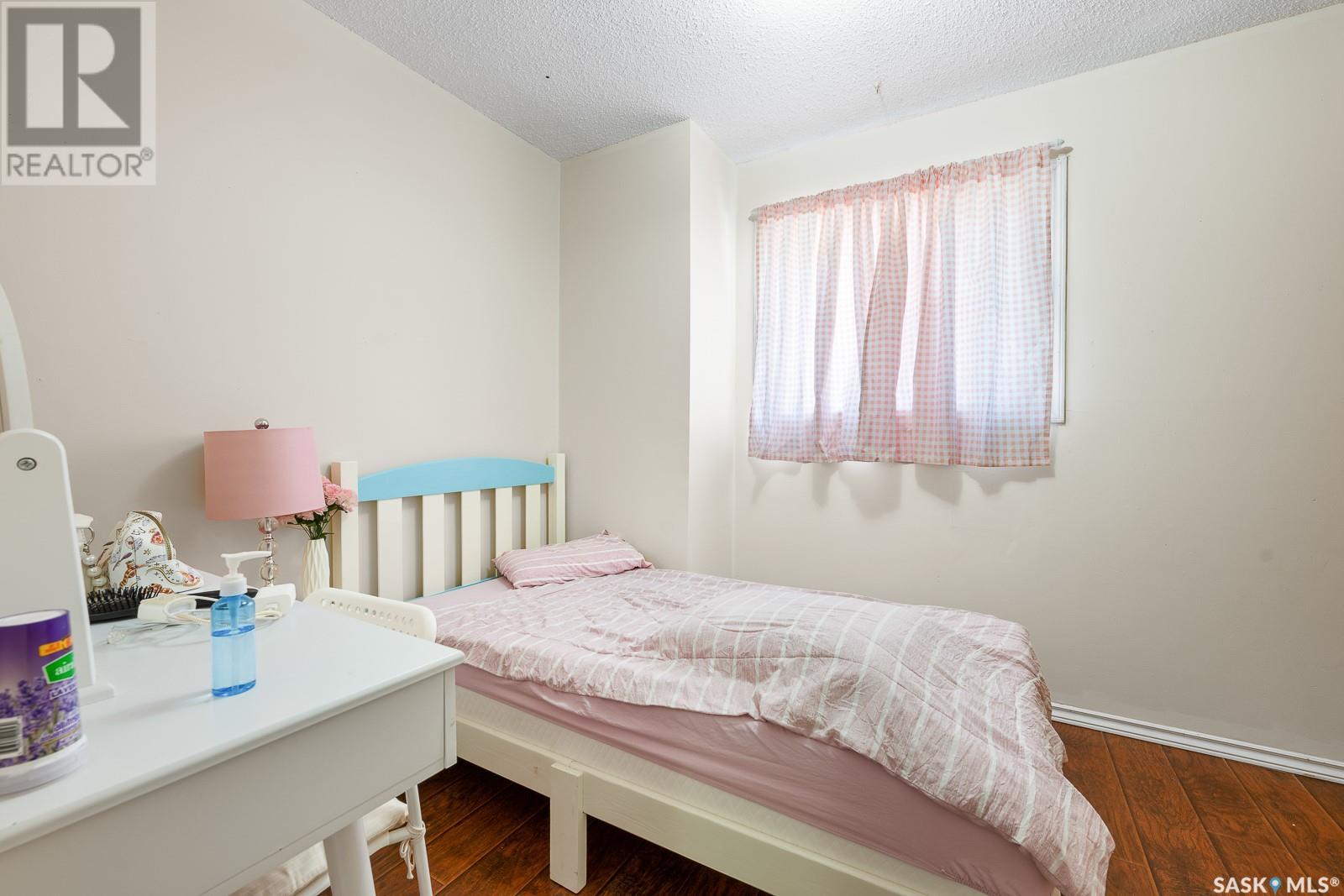Single Family House 2 Level for Sale in  MCINTOSH STREET Regina 