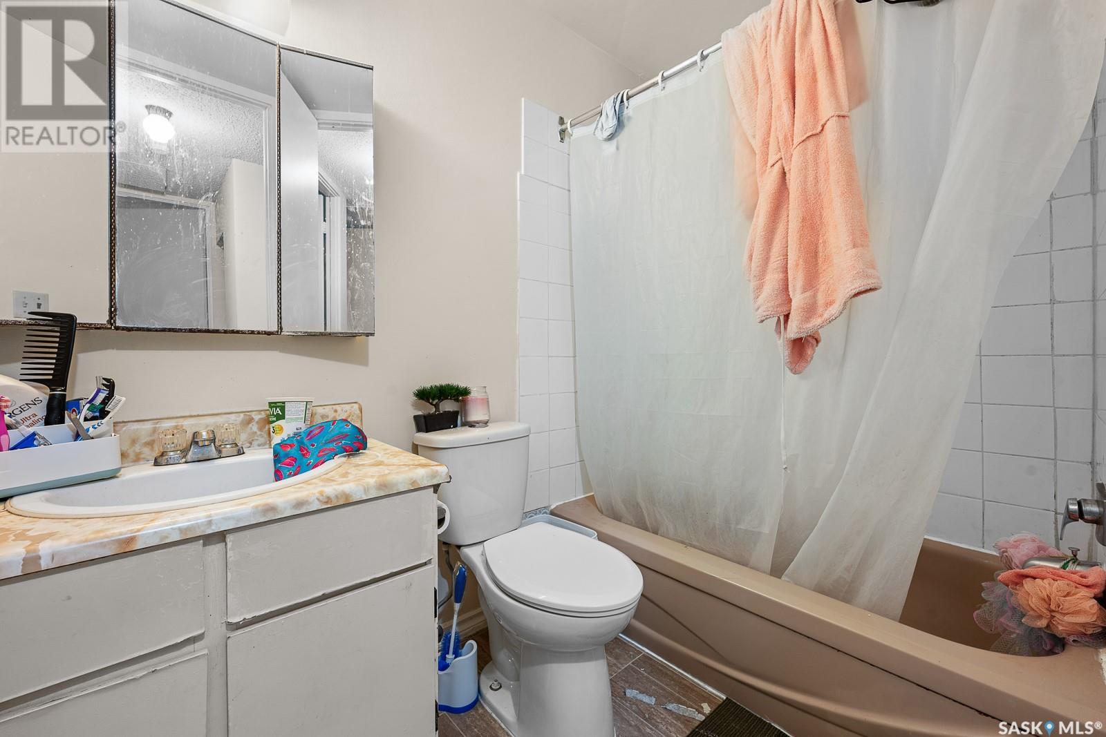 Single Family House 2 Level for Sale in  MCINTOSH STREET Regina 