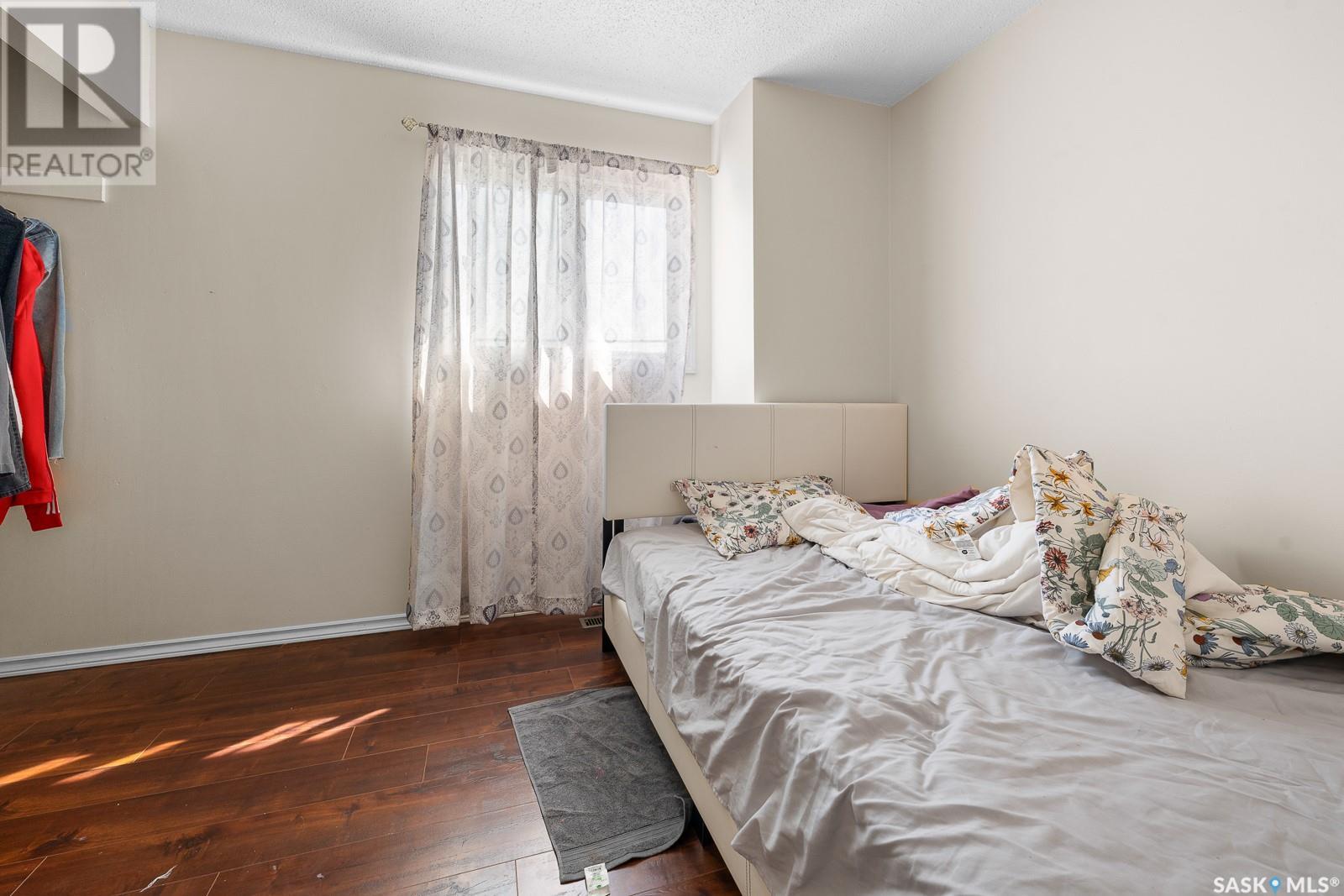 Single Family House 2 Level for Sale in  MCINTOSH STREET Regina 