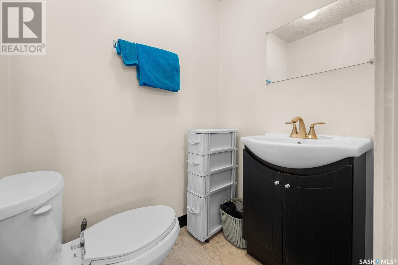 Single Family House 2 Level for Sale in  MCINTOSH STREET Regina 