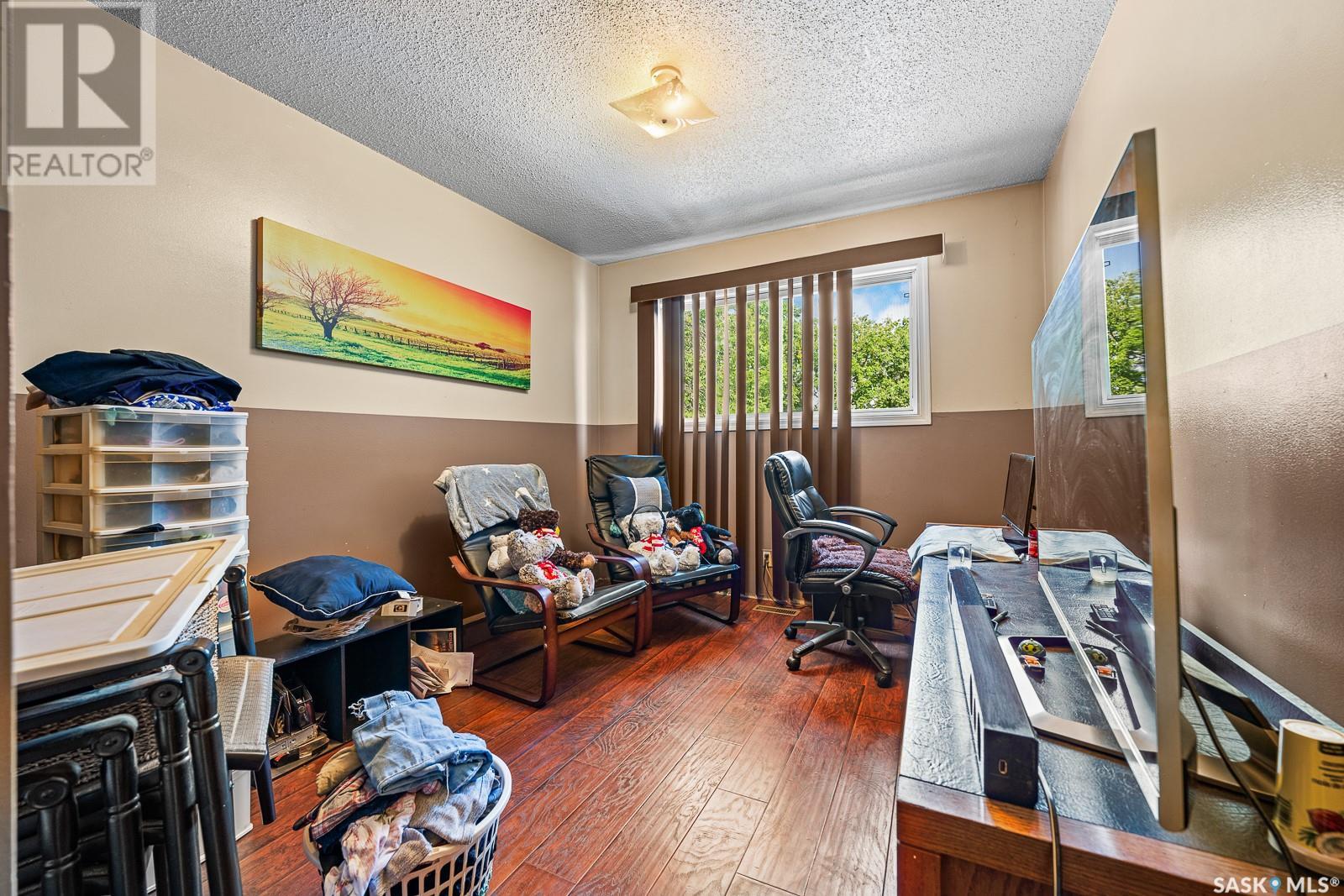 Single Family House 2 Level for Sale in  MCINTOSH STREET Regina 