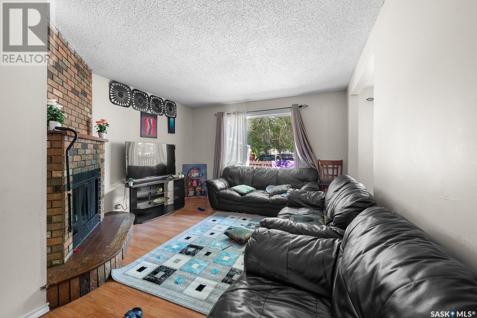 Single Family House 2 Level for Sale in  MCINTOSH STREET Regina 