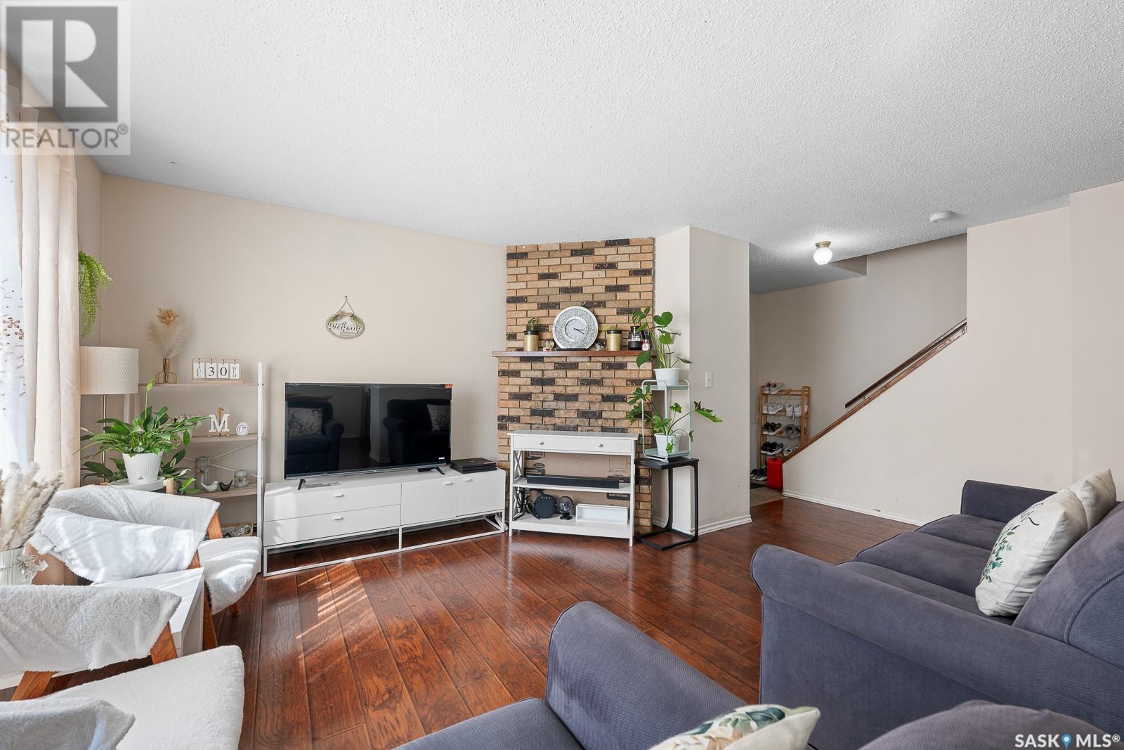 Single Family House 2 Level for Sale in  MCINTOSH STREET Regina 