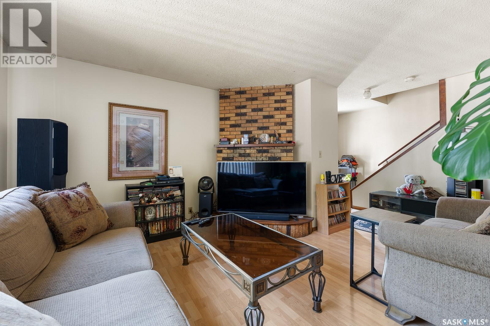 Single Family House 2 Level for Sale in  MCINTOSH STREET Regina 