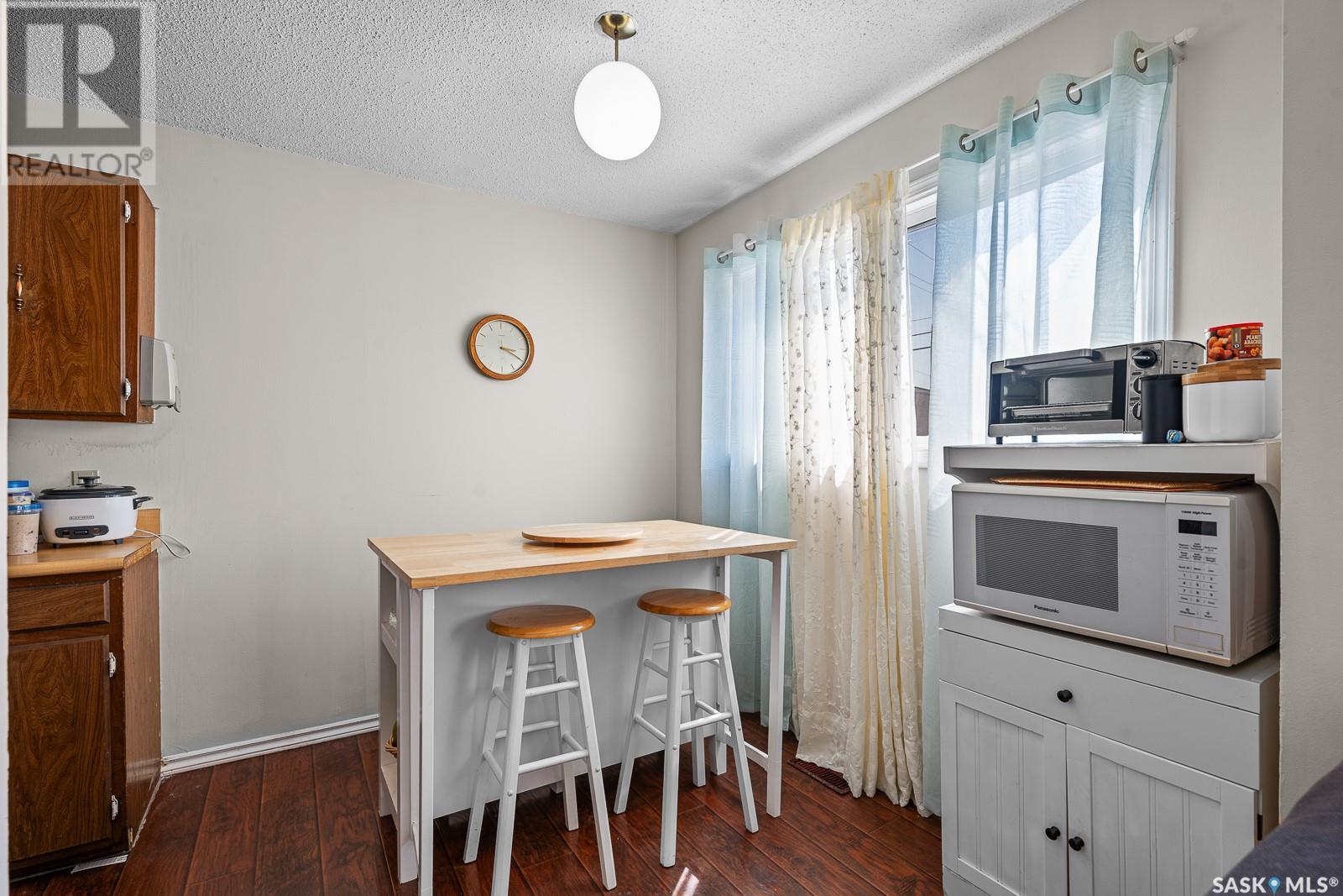 Single Family House 2 Level for Sale in  MCINTOSH STREET Regina 