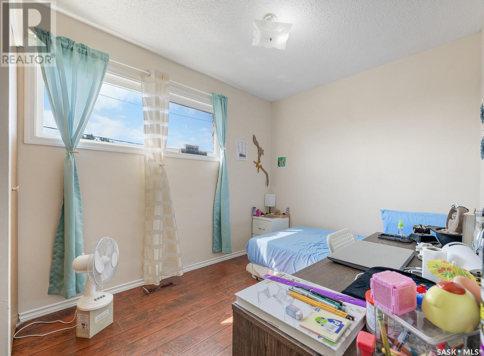 Single Family House 2 Level for Sale in  MCINTOSH STREET Regina 