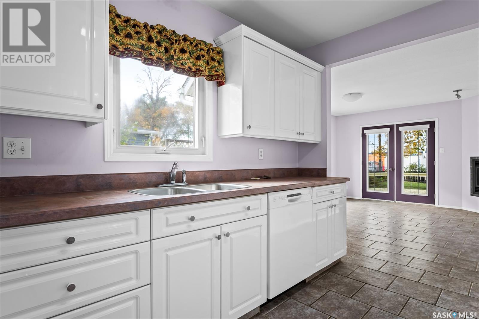 Photo 16 of 122 Lillooet Street E, Moose Jaw SK