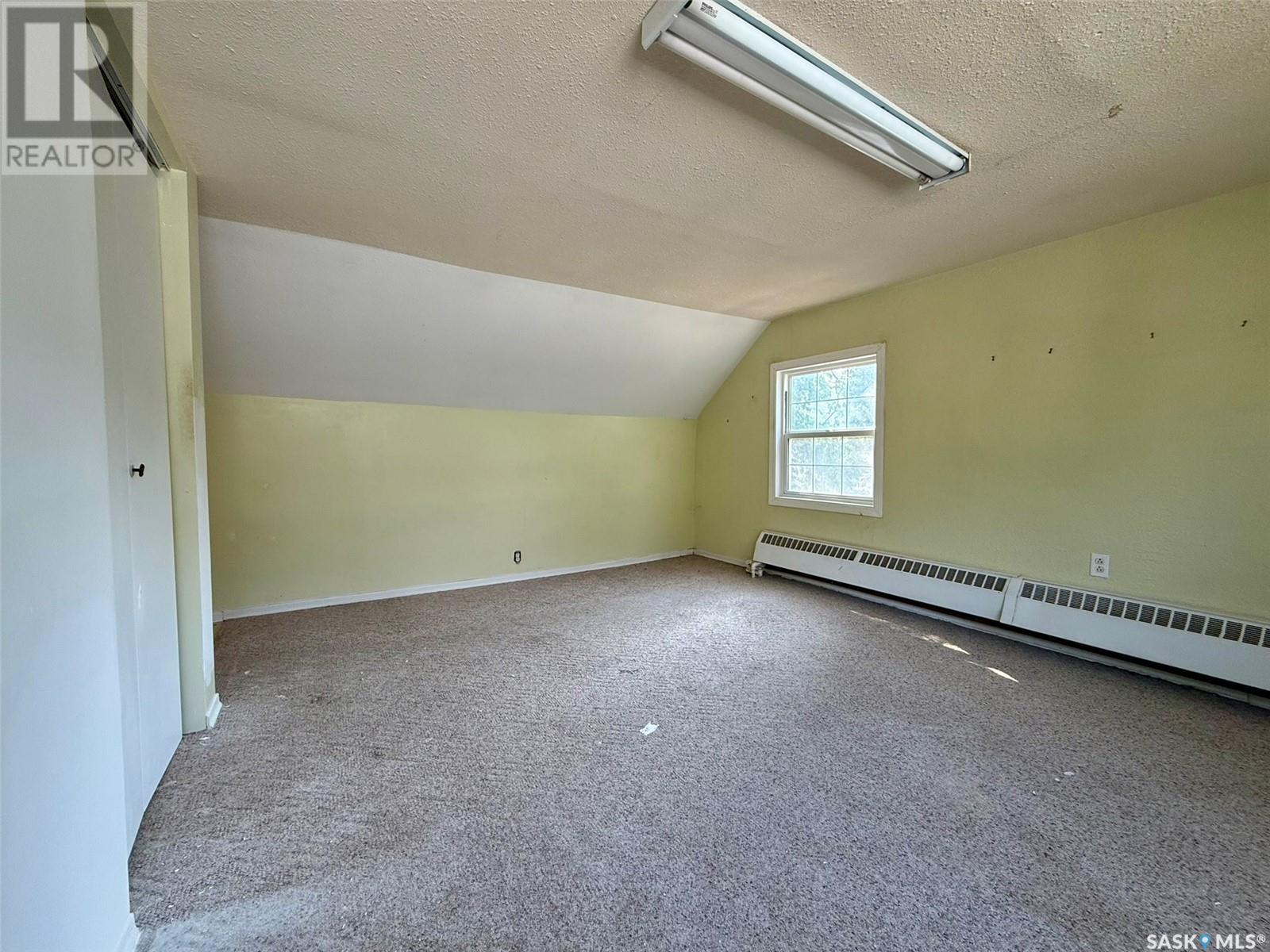 Photo 34 of 122 Lillooet Street E, Moose Jaw SK