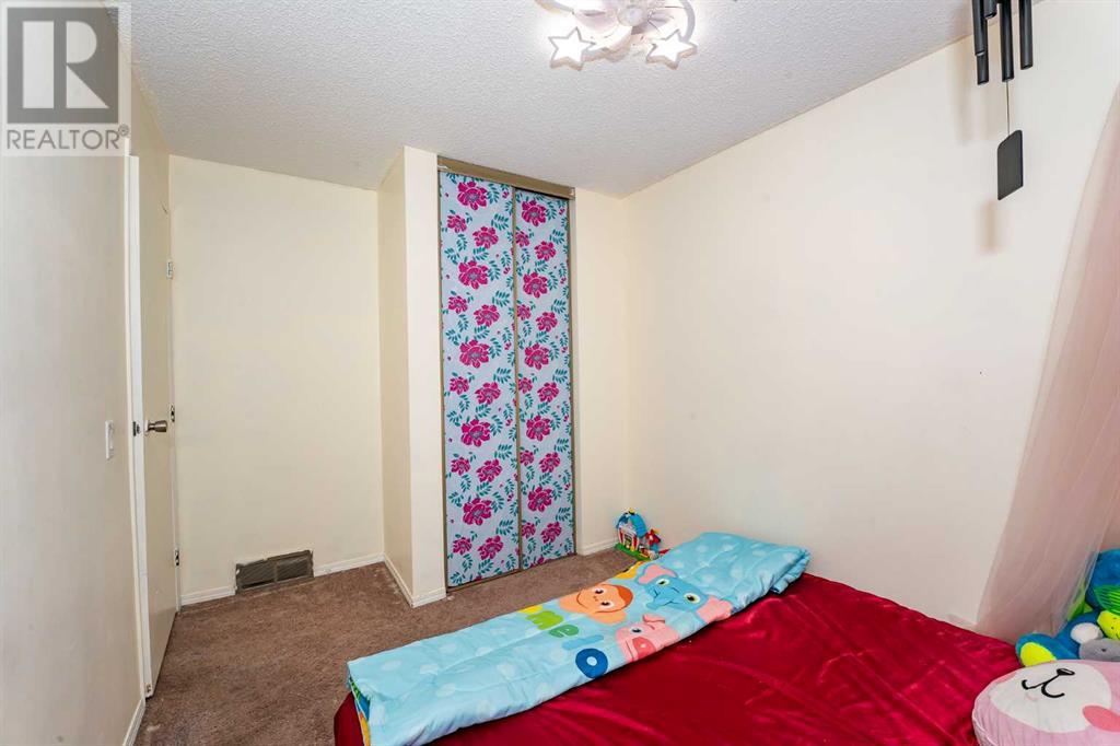 Single Family House for Sale in  Erin Ridge Road SE Erin Woods Calgary 