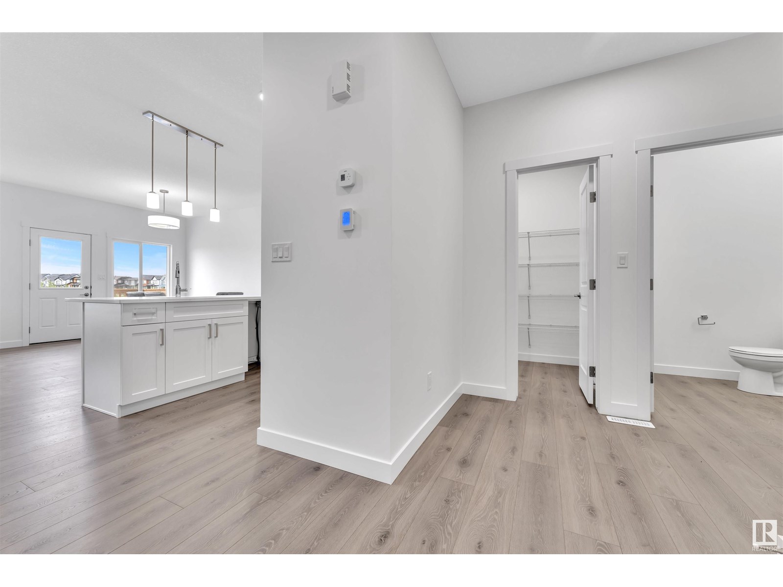 Photo 5 of 19131 29 Av Nw, Edmonton AB