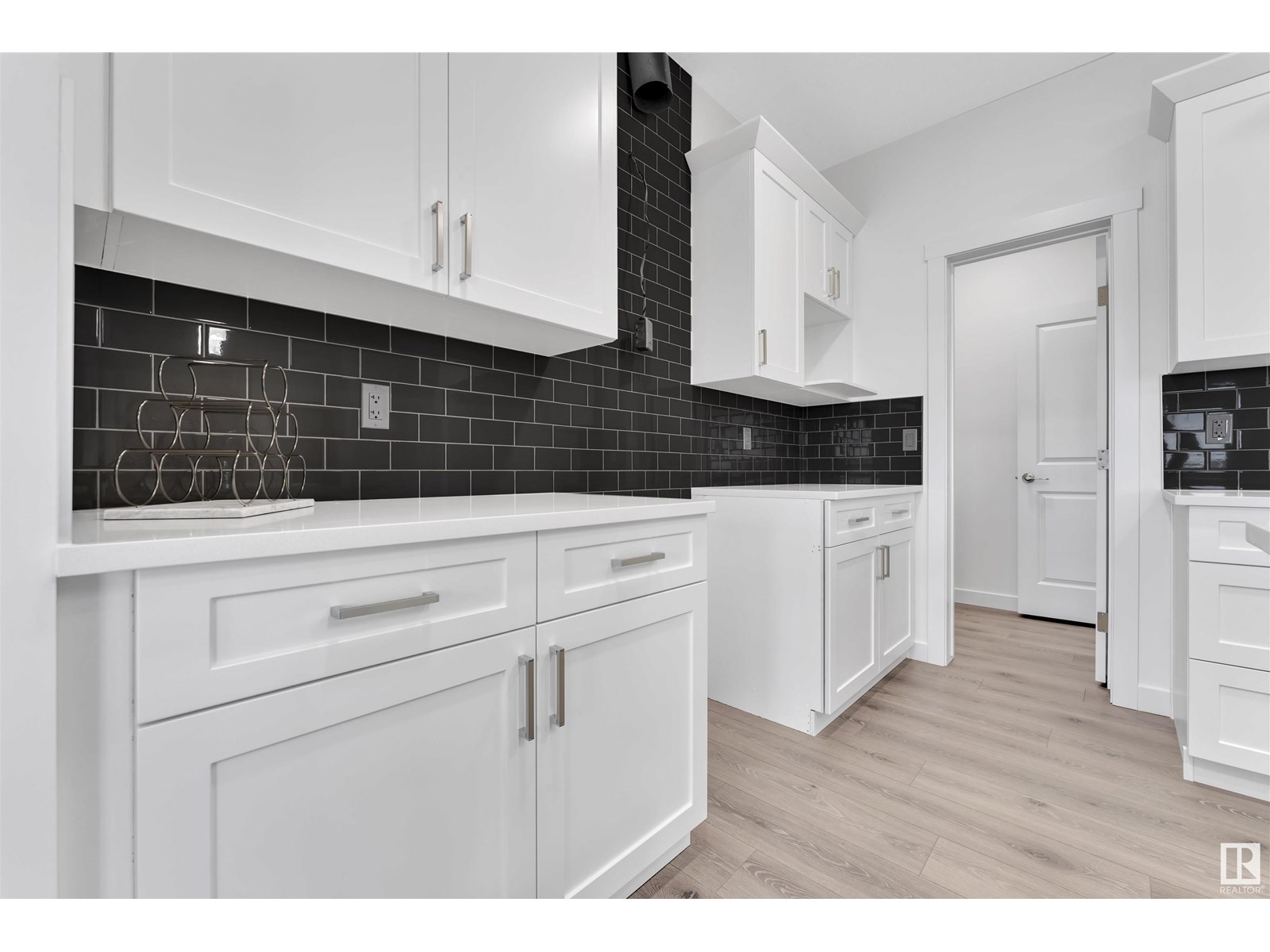 Photo 11 of 19131 29 Av Nw, Edmonton AB