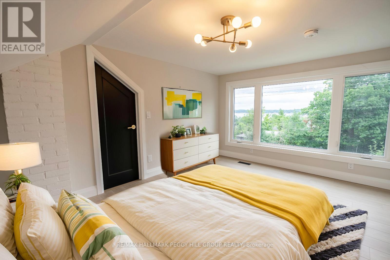Photo 12 of 425 Codrington Street, Barrie ON