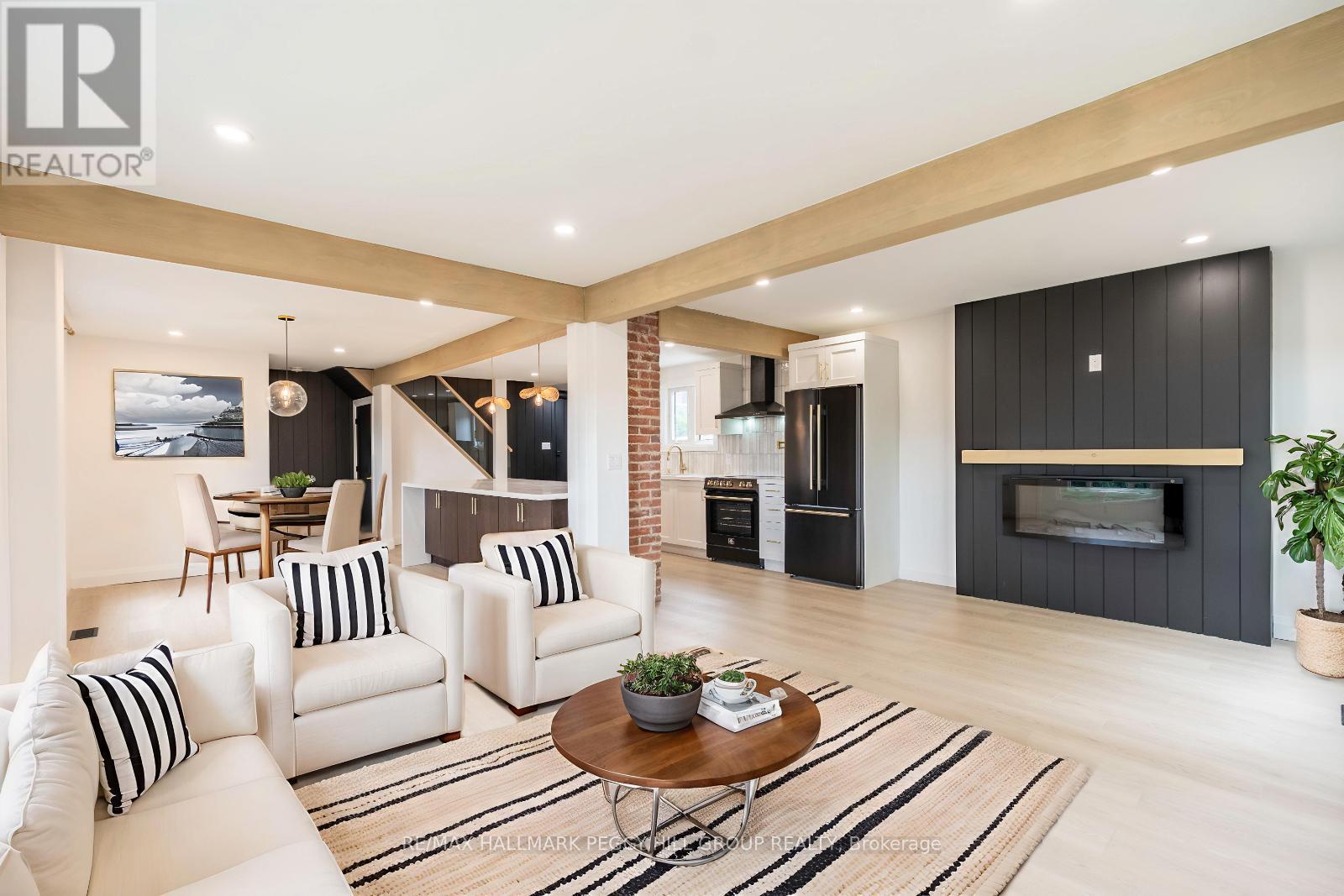 Photo 3 of 425 Codrington Street, Barrie ON