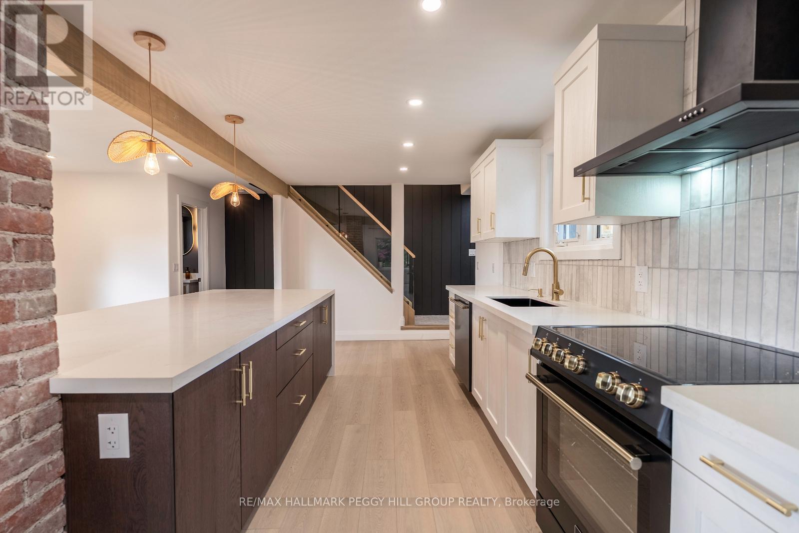Photo 5 of 425 Codrington Street, Barrie ON