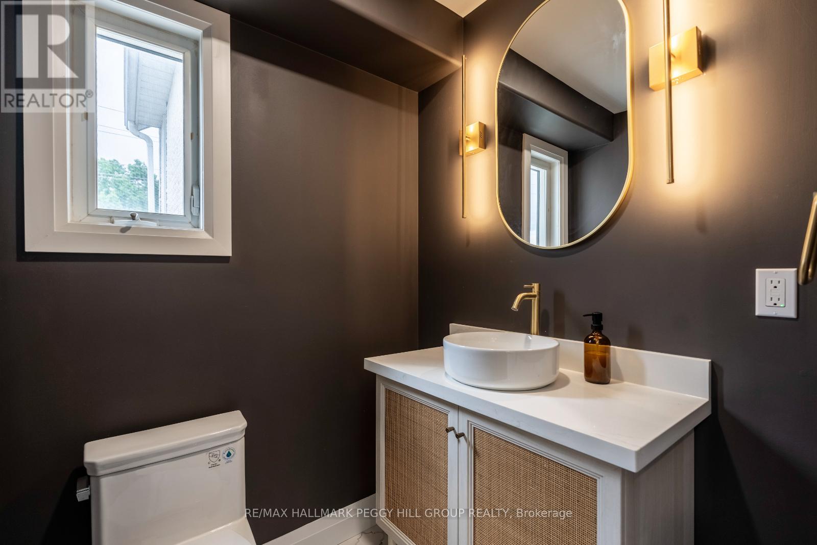 Photo 8 of 425 Codrington Street, Barrie ON
