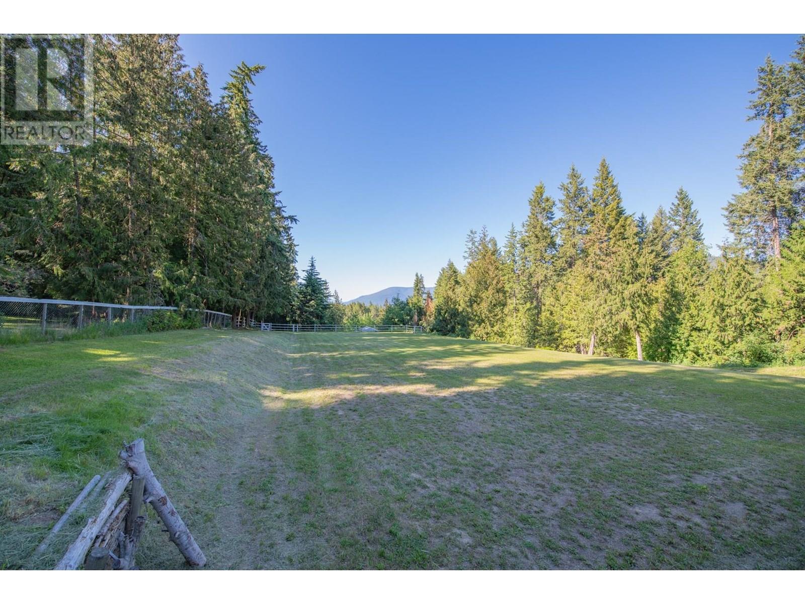 Photo 13 of 4091 10 Avenue Se, Salmon Arm BC
