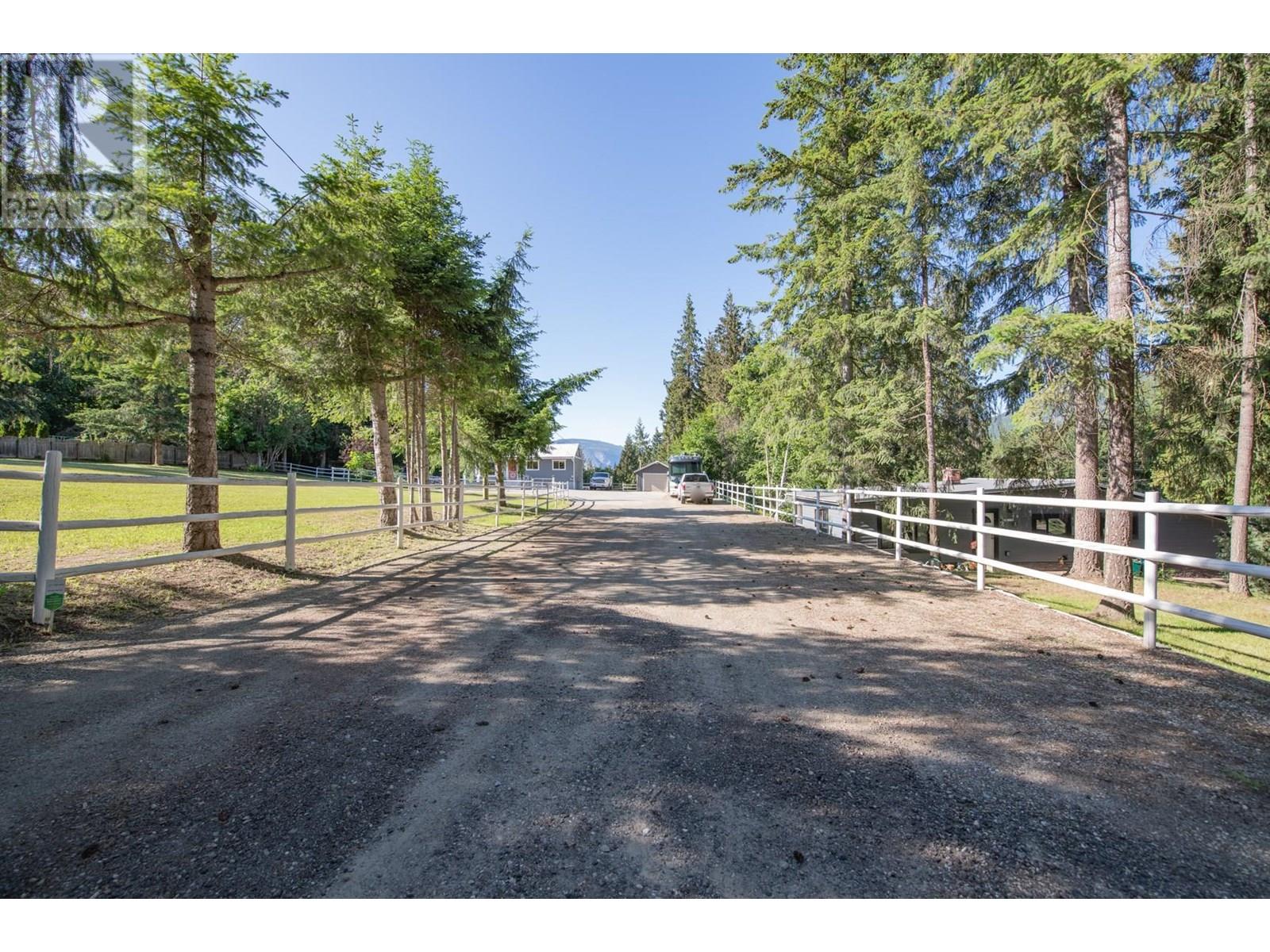 Photo 2 of 4091 10 Avenue Se, Salmon Arm BC