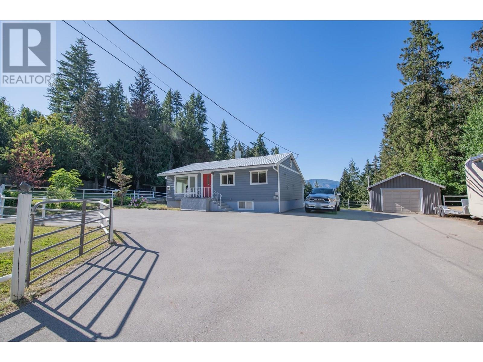 Photo 8 of 4091 10 Avenue Se, Salmon Arm BC