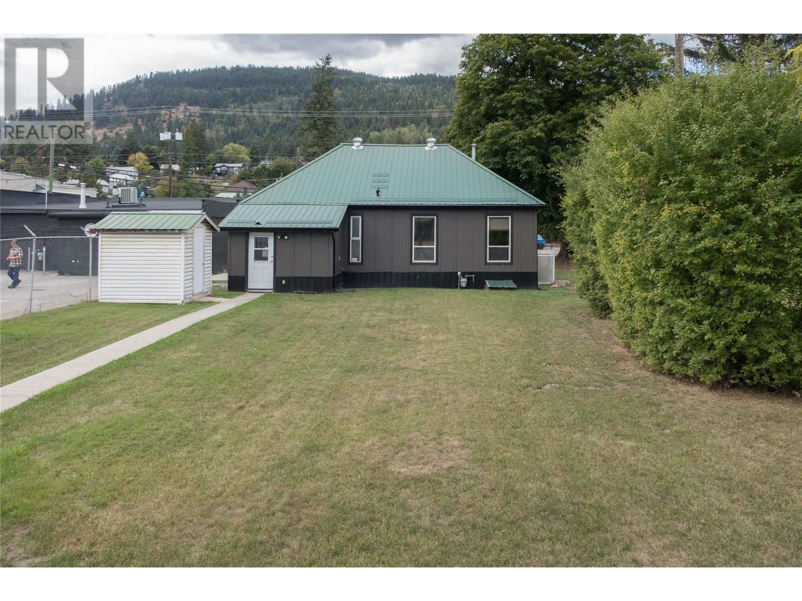  2143 Shuswap Avenue, Lumby