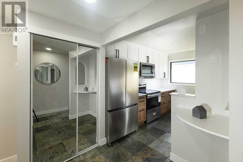 Photo 6 of 18 2400 15 Street Sw, Calgary AB