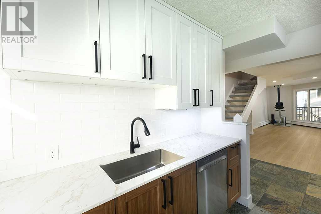 Photo 7 of 18 2400 15 Street Sw, Calgary AB
