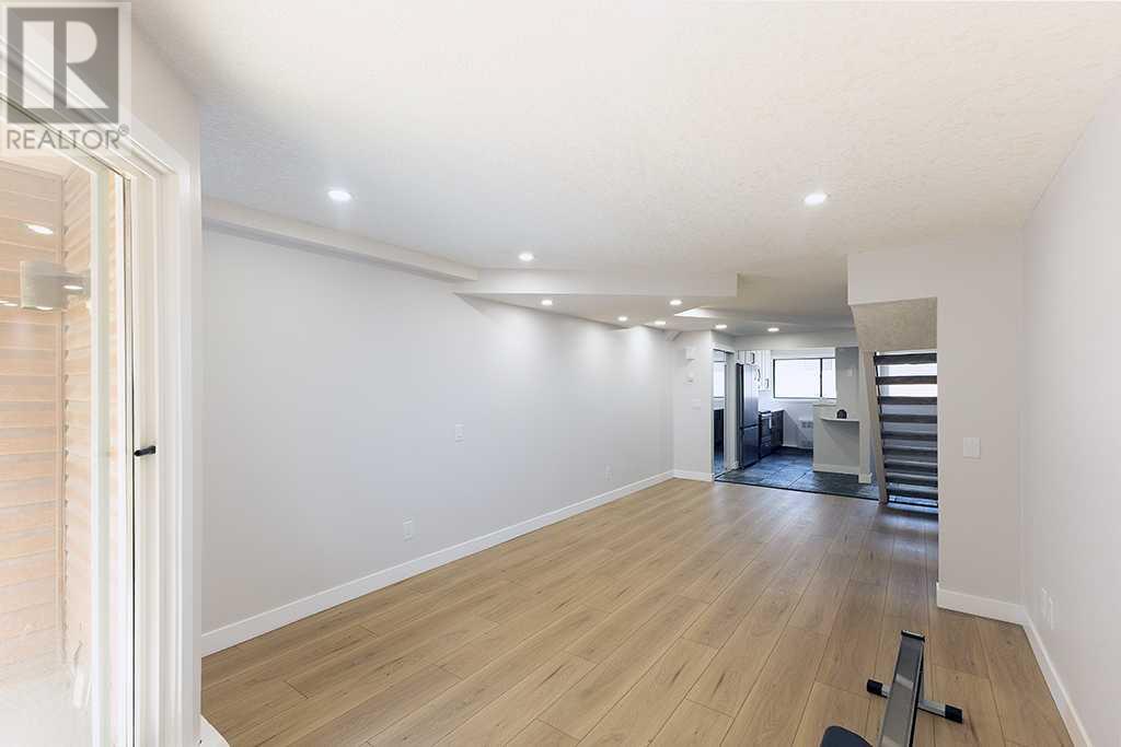 Photo 9 of 18 2400 15 Street Sw, Calgary AB
