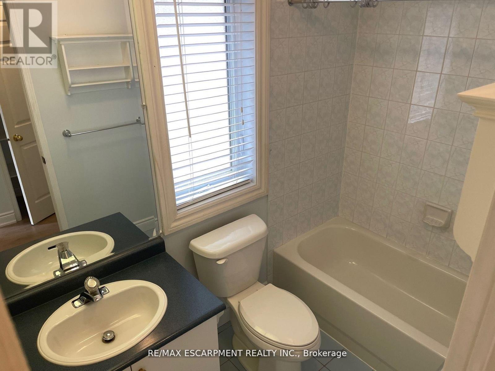 Photo 21 of 15 455 Apache Court, Mississauga ON