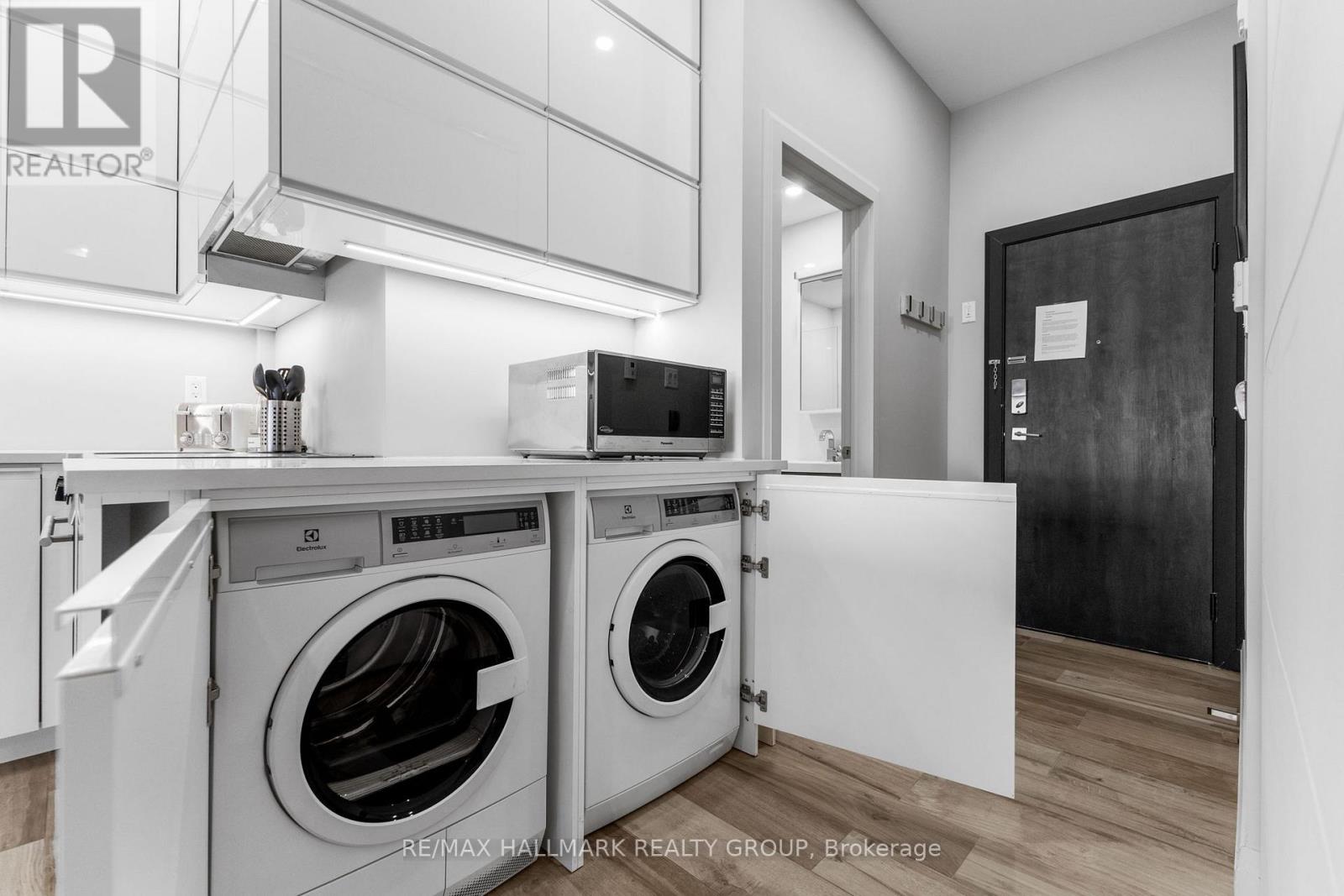 Photo 9 of 2 201 Maclaren Street, Ottawa ON
