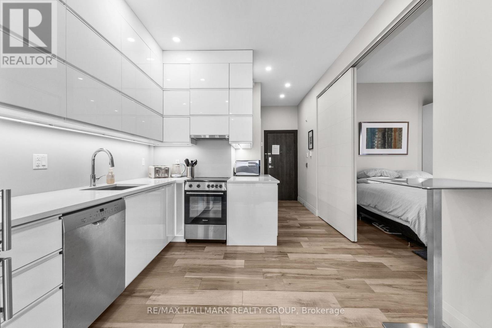 Photo 27 of 2 201 Maclaren Street, Ottawa ON