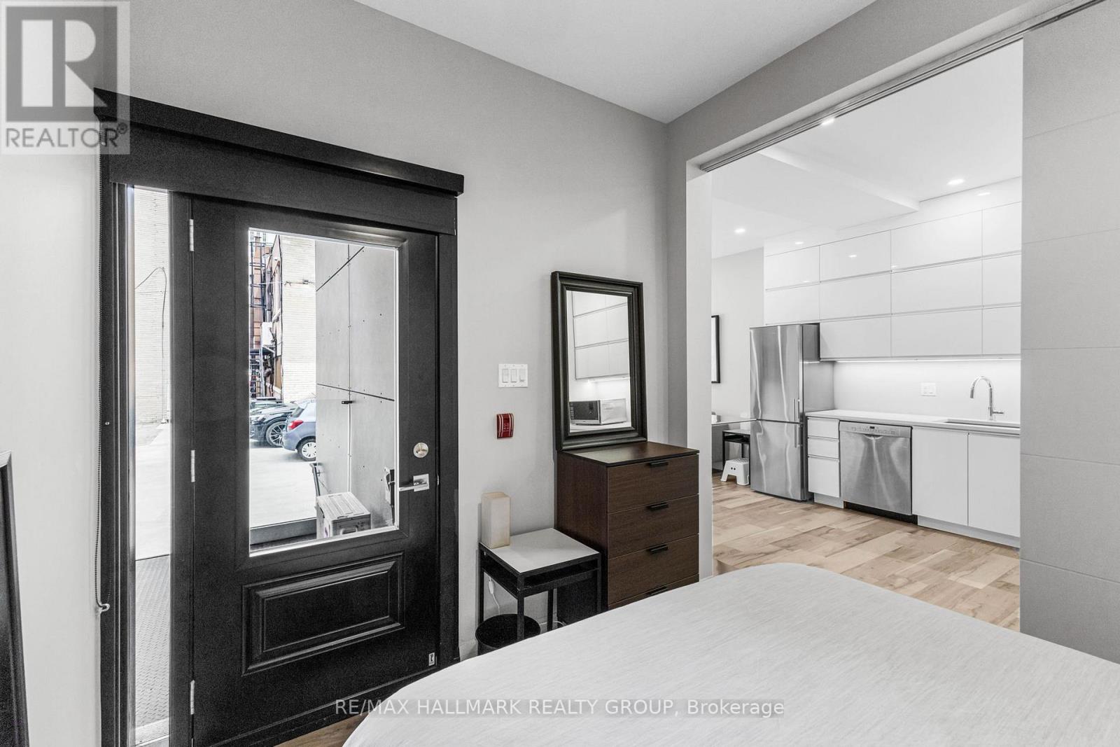 Photo 29 of 2 201 Maclaren Street, Ottawa ON