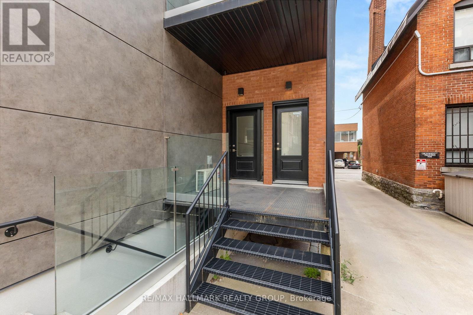 Photo 30 of 2 201 Maclaren Street, Ottawa ON