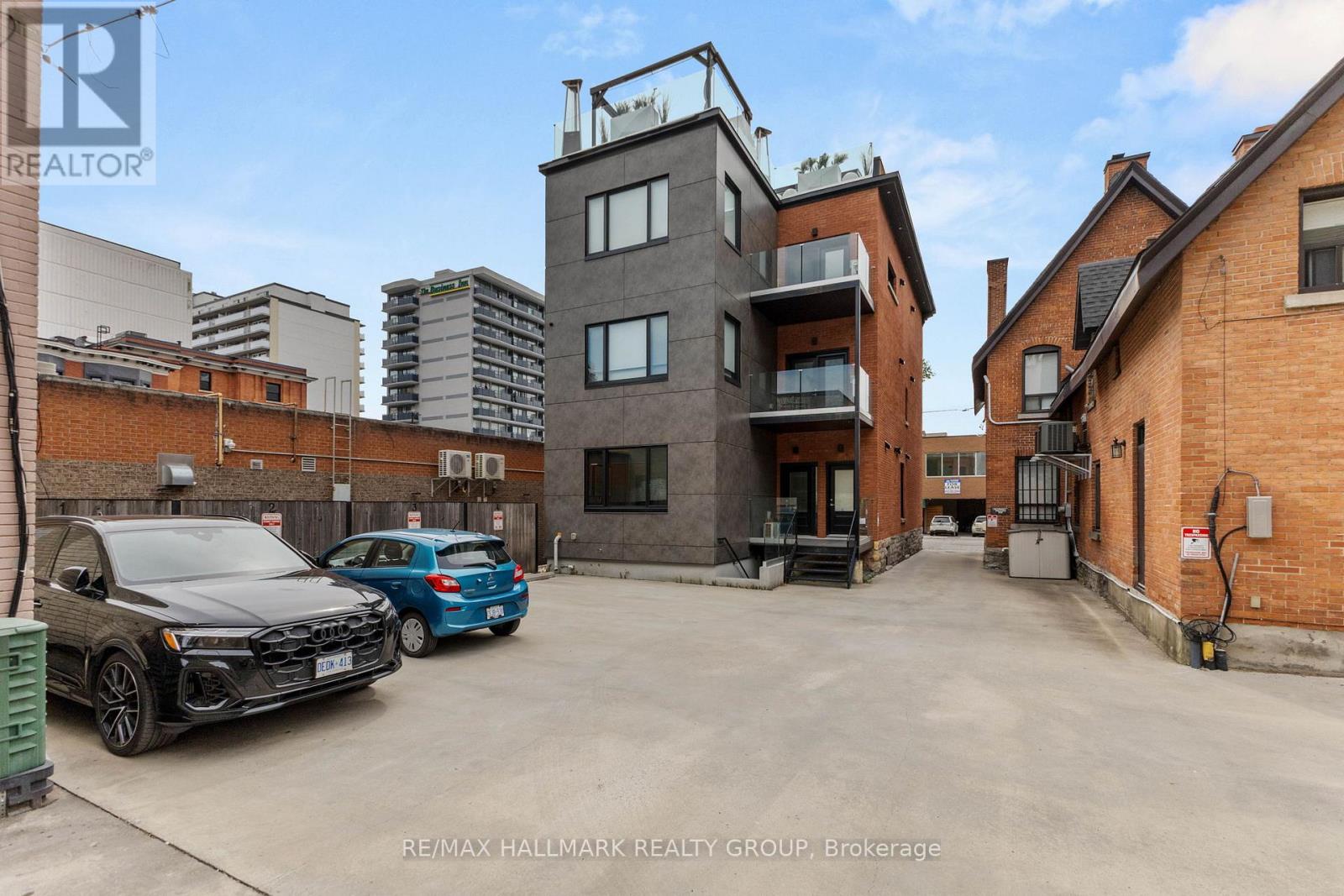 Photo 13 of 2 201 Maclaren Street, Ottawa ON