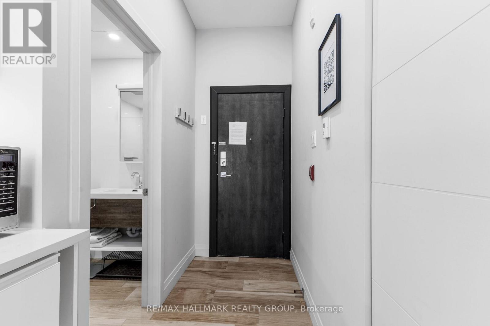 Photo 22 of 2 201 Maclaren Street, Ottawa ON