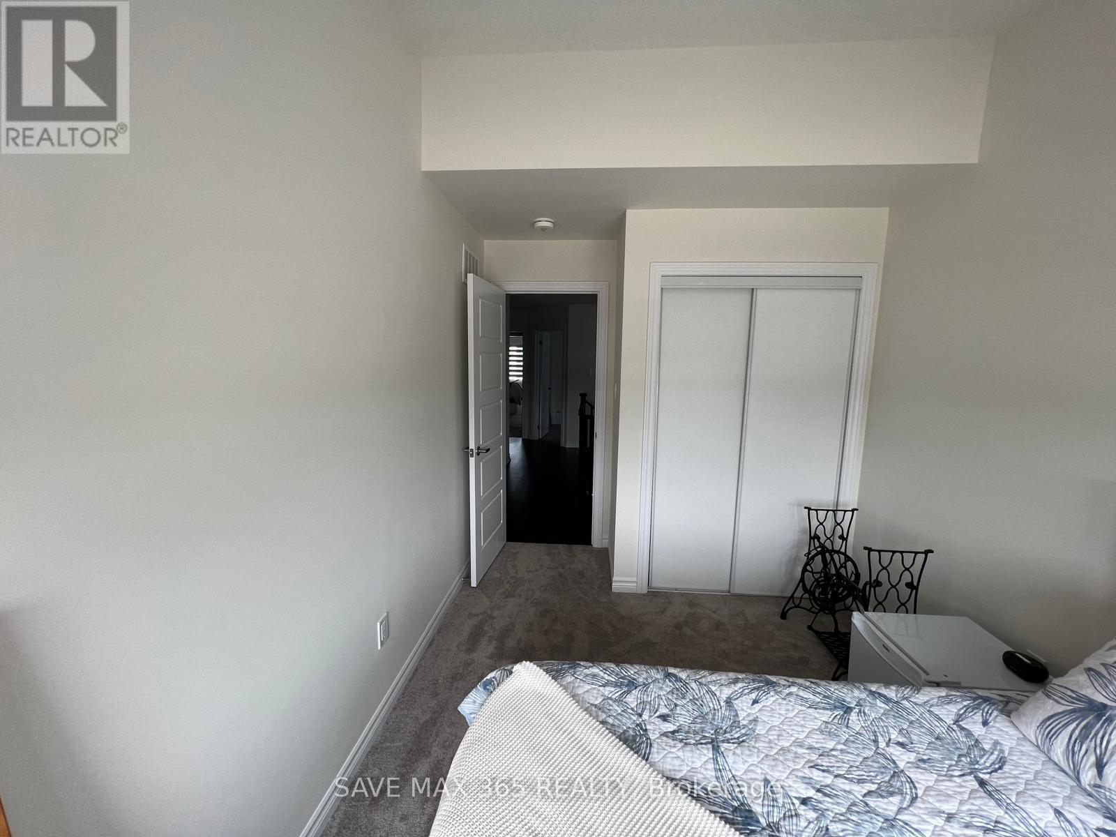 Photo 3 of 275 Gillespie Drive, Brantford ON