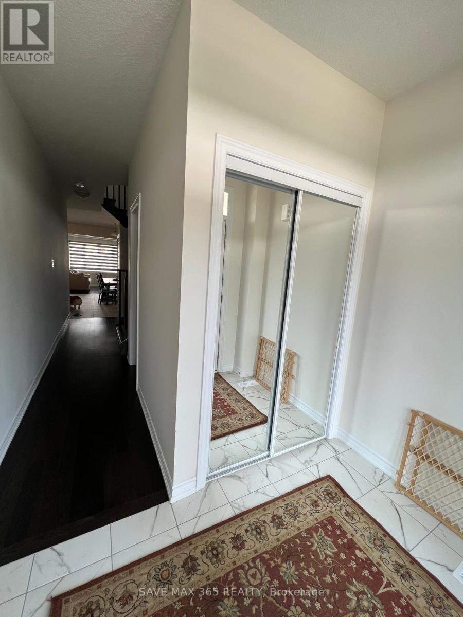 Photo 11 of 275 Gillespie Drive, Brantford ON