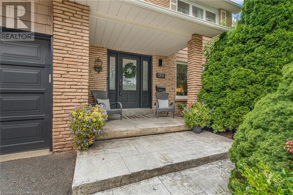 Photo 4 of 1351 Bryanston Court, Burlington ON