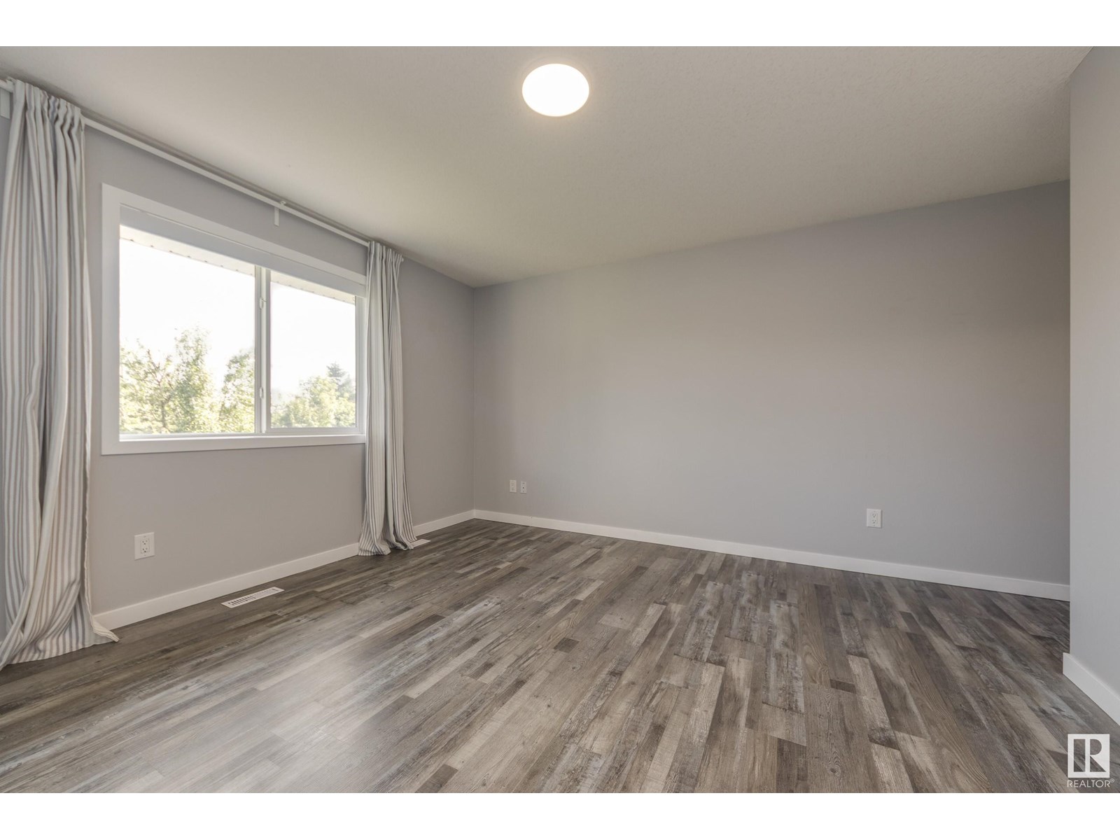 Photo 19 of 129 Ridgebrook Rd, Sherwood Park AB