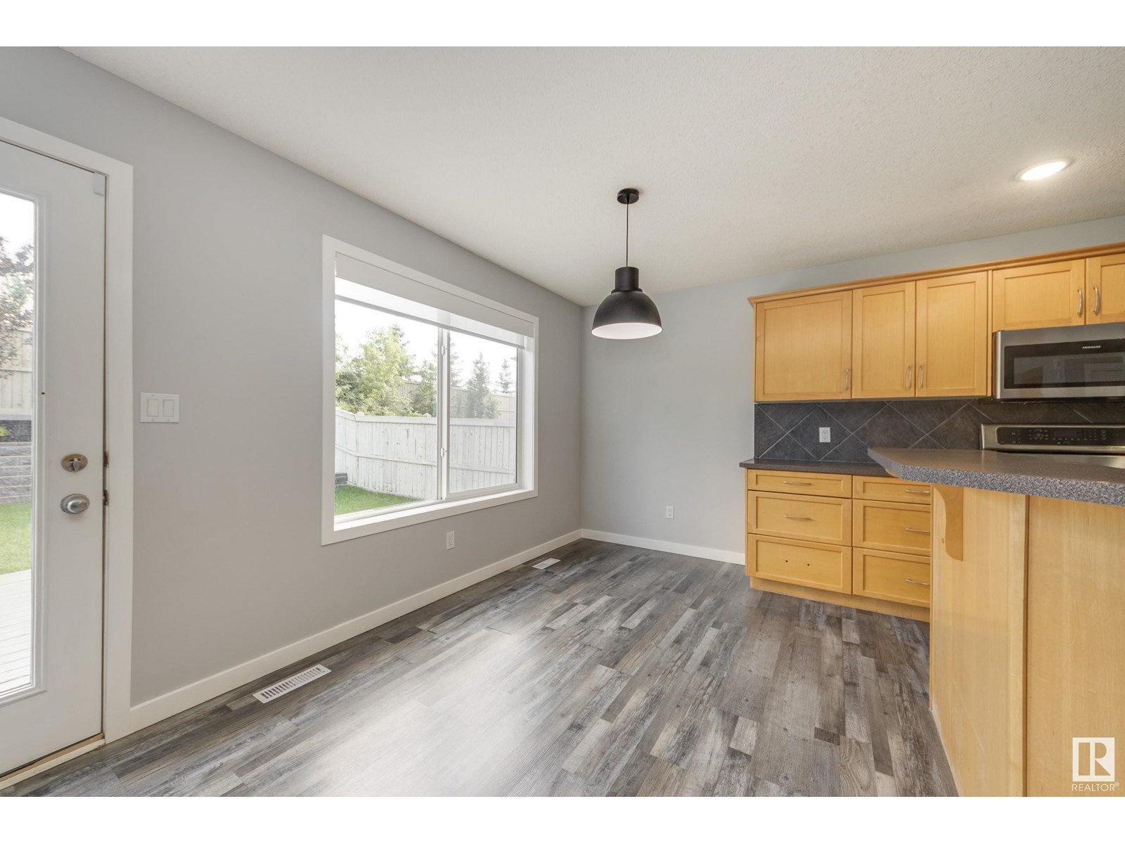 Photo 10 of 129 Ridgebrook Rd, Sherwood Park AB