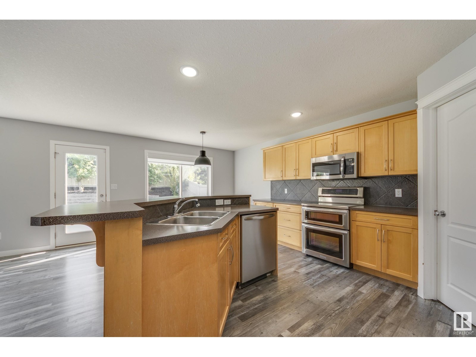 Photo 13 of 129 Ridgebrook Rd, Sherwood Park AB