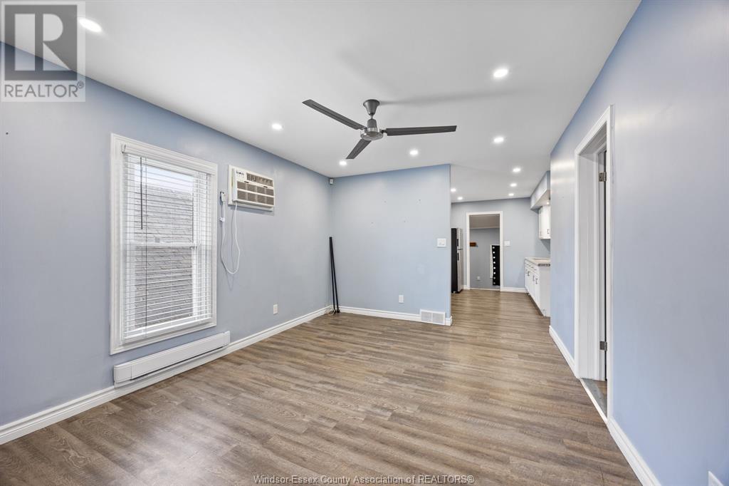 Photo 15 of 817 Chatham Street East, Windsor ON