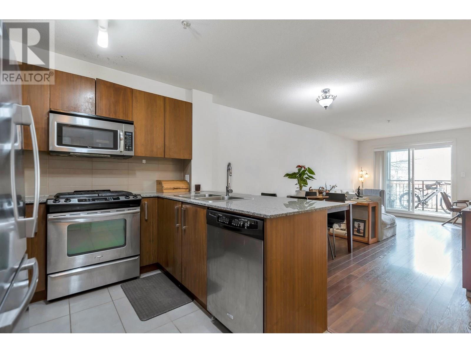Photo 5 of 302 5885 Irmin Street, Burnaby BC