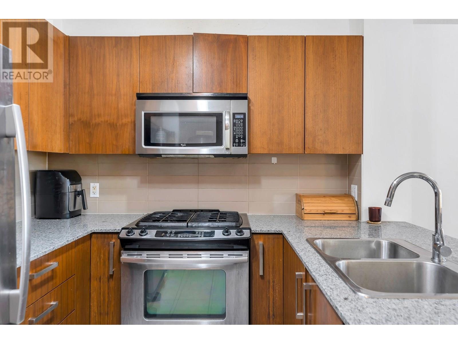 Photo 7 of 302 5885 Irmin Street, Burnaby BC