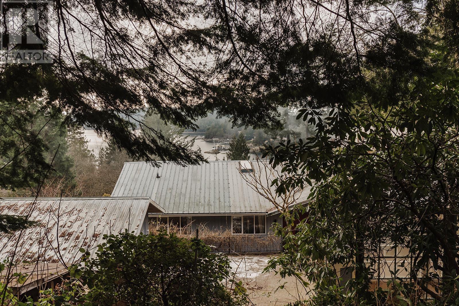 5220 CLAYDON ROAD, Garden Bay