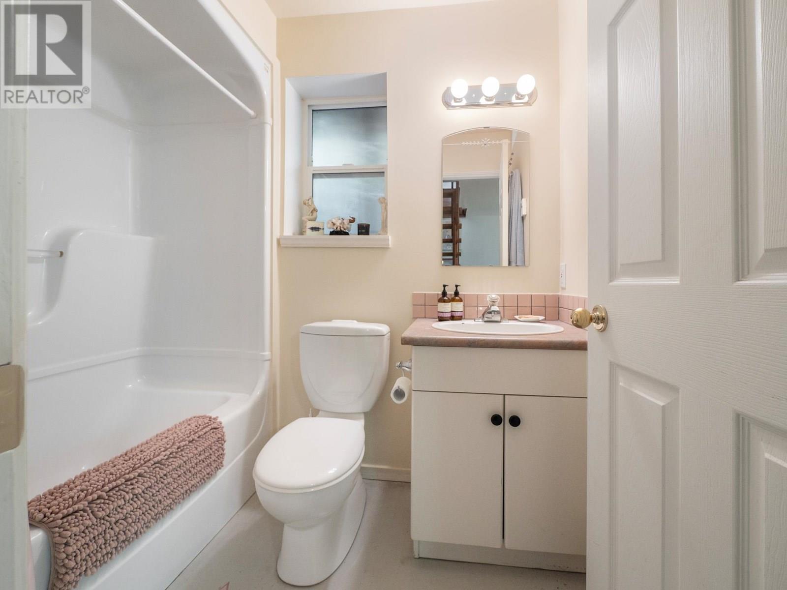 7027 SKANA CRESCENT, Sechelt