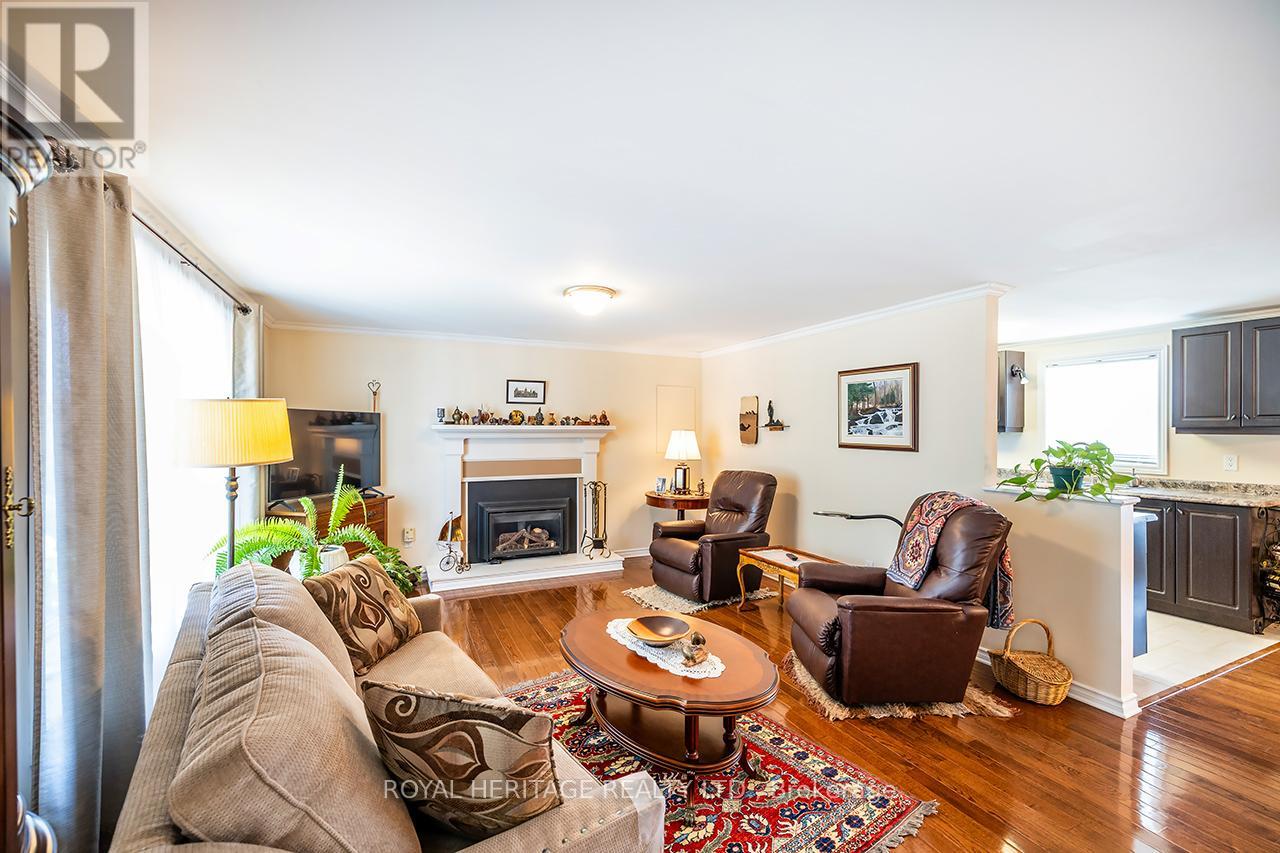 Photo 14 of 38 Bluffs Road E, Clarington ON