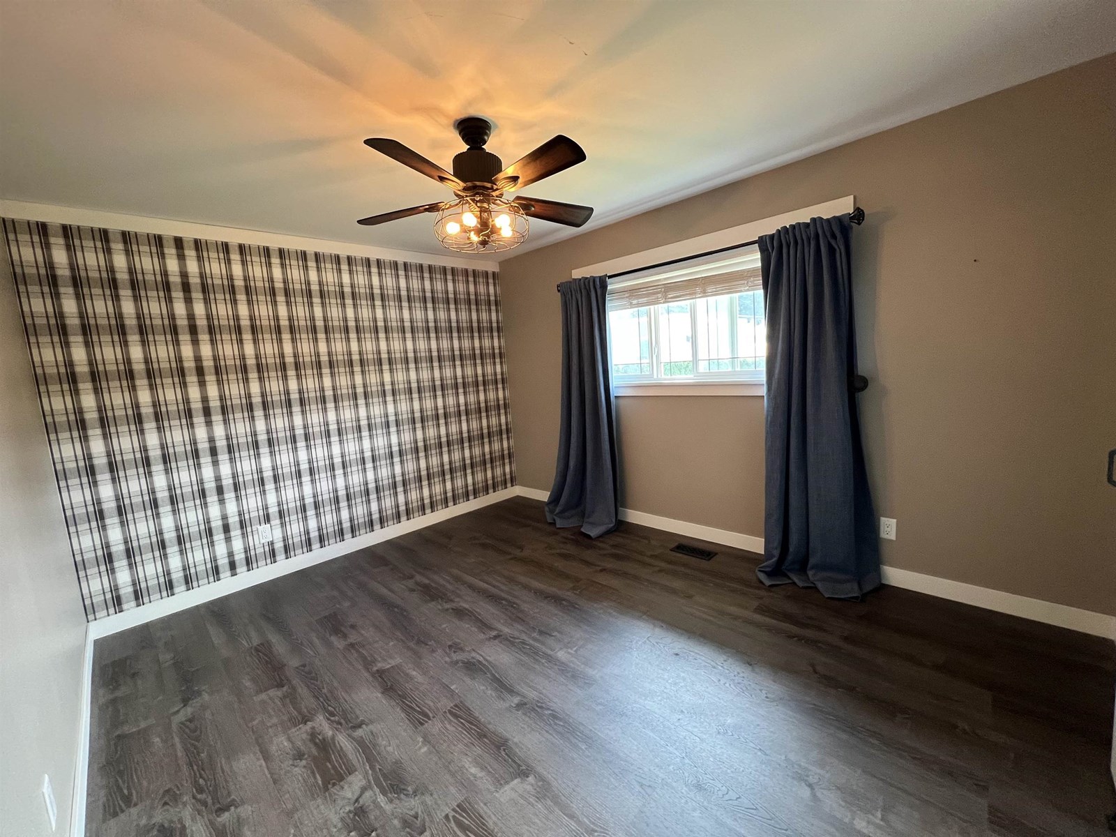 Photo 10 of 28622 Myrtle Avenue, Abbotsford BC