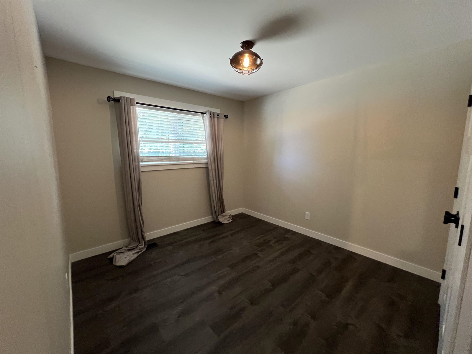 Photo 11 of 28622 Myrtle Avenue, Abbotsford BC