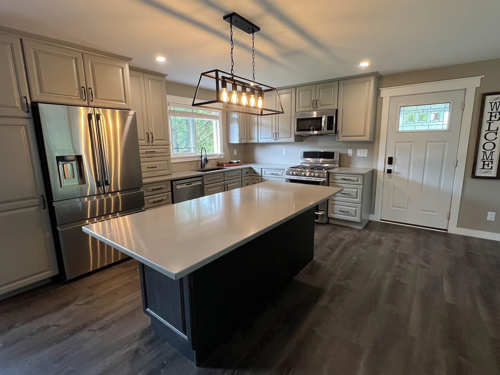 Photo 7 of 28622 Myrtle Avenue, Abbotsford BC