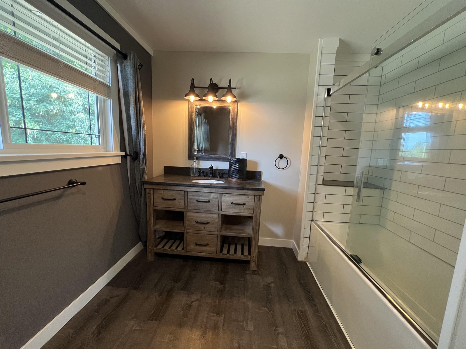 Photo 9 of 28622 Myrtle Avenue, Abbotsford BC