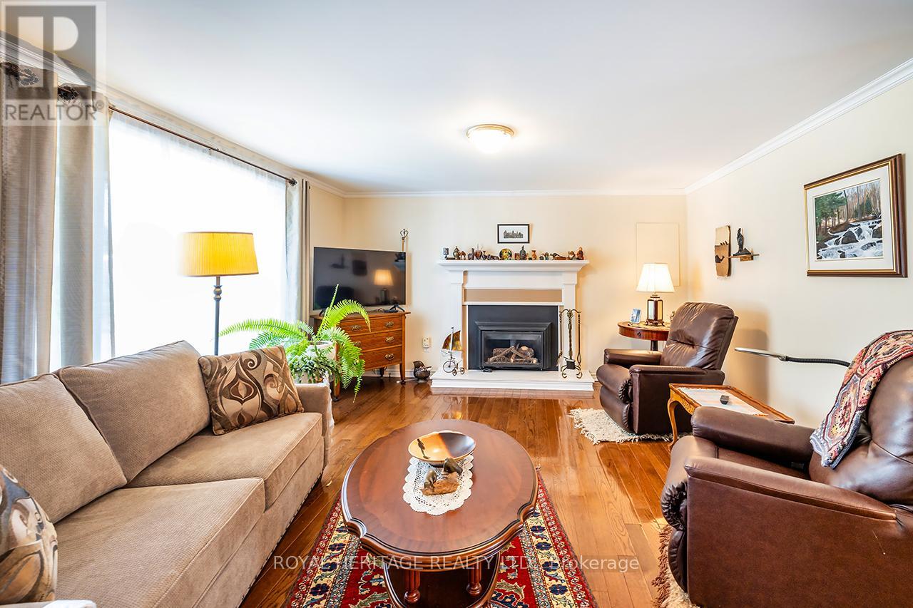 Photo 6 of 38 Bluffs Road E, Clarington ON